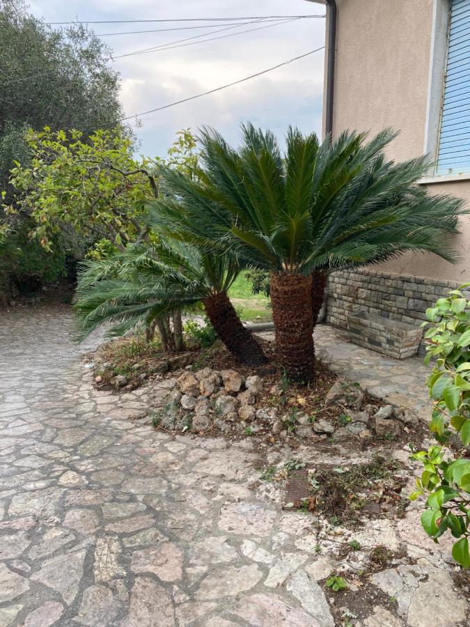 Il Giardino Delle Cycas Apartment Romito Magra Luaran gambar