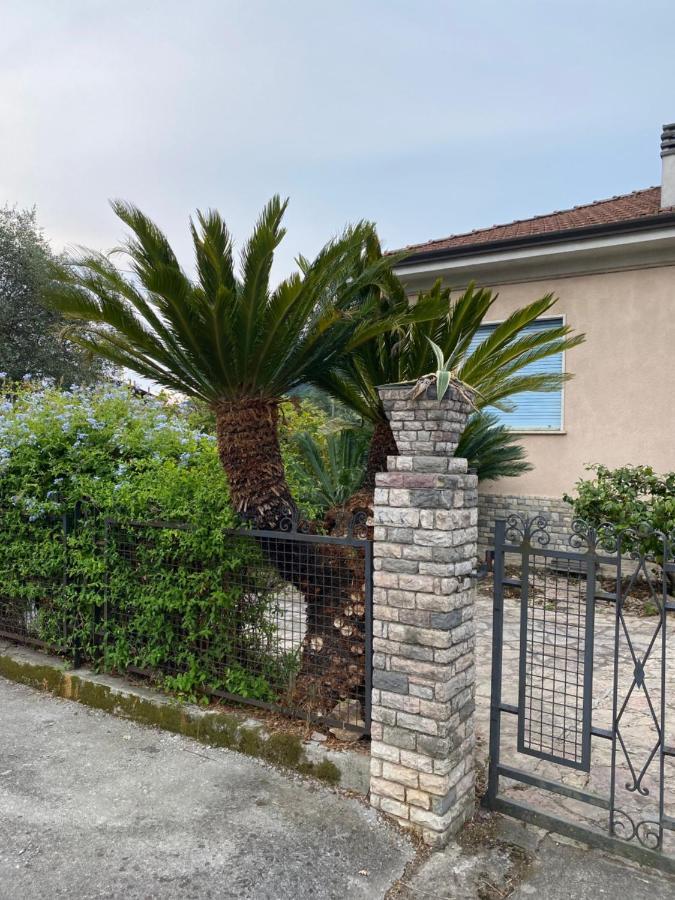 Il Giardino Delle Cycas Apartment Romito Magra Luaran gambar